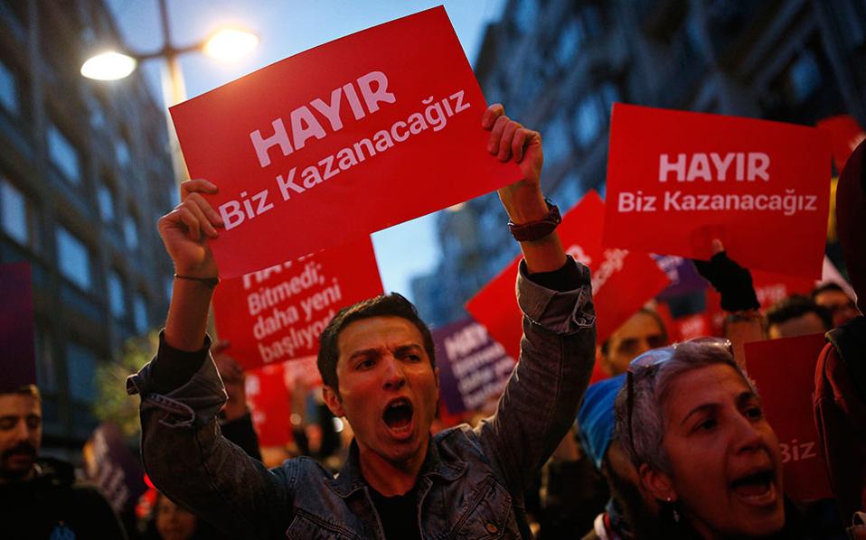 Τουρκία - Δημοψήφισμα: Υποψίες για παρατυπίες σε περισσότερες από 2,5 εκατ. ψήφους