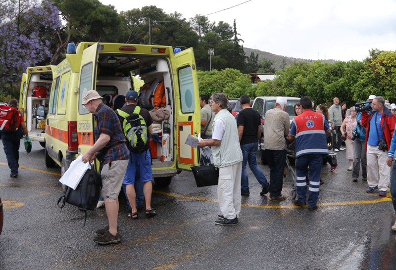 Στιγμές πανικού όταν κεραυνός έπεσε στην Κνωσό και χτύπησε τουρίστες- Στο νοσοκομείο οι τραυματίες (pics)