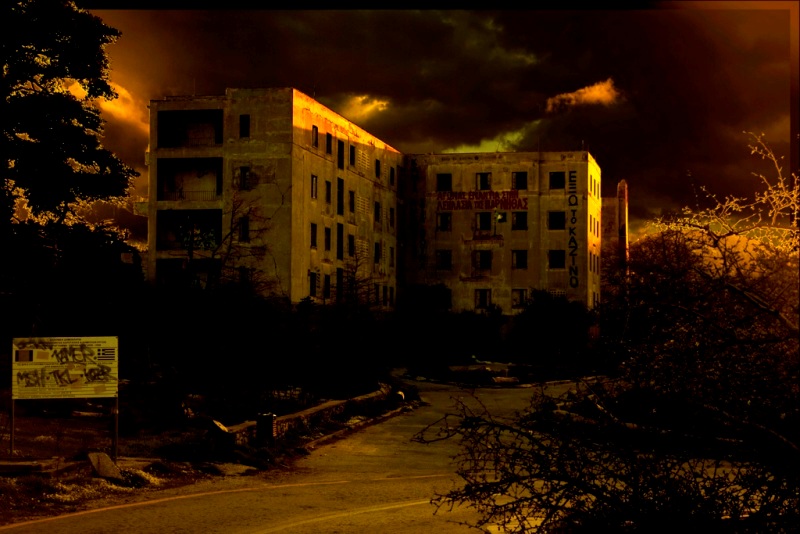 «Μην πάτε εκεί μέσα» - Στοιχειωμένα κτίρια και μύθοι από την Θεσσαλονίκη μέχρι και την Κρήτη (pics + vids)