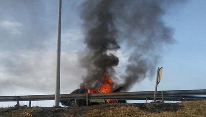 Χανιά: Πήρε φωτιά αυτοκίνητο μετά από τροχαίο ατύχημα...