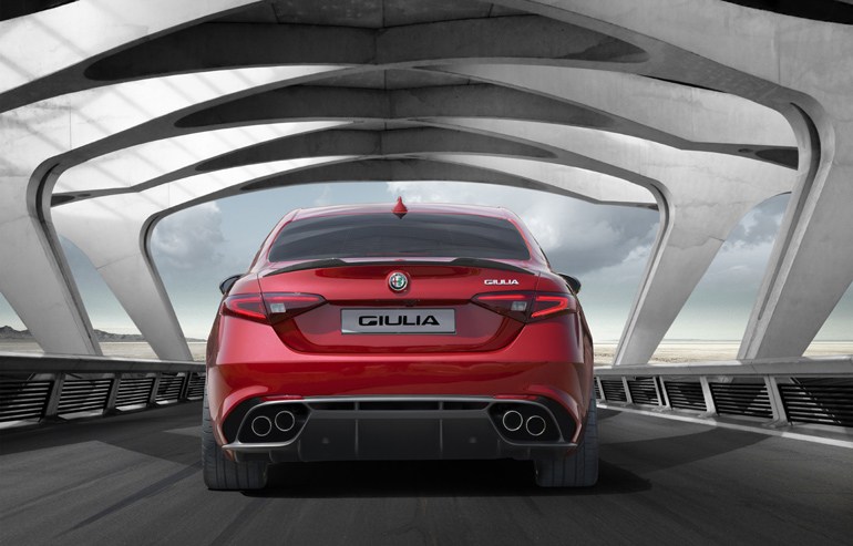Η πιο… σέξι Alfa Romeo της 20ετίας είναι πισωκίνητη και λέγεται Giulia (pics+vid)