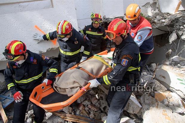 Κάτω από τα… συντρίμμια άνθρωποι και παιδί, μετά από "σεισμό"-Εικόνες