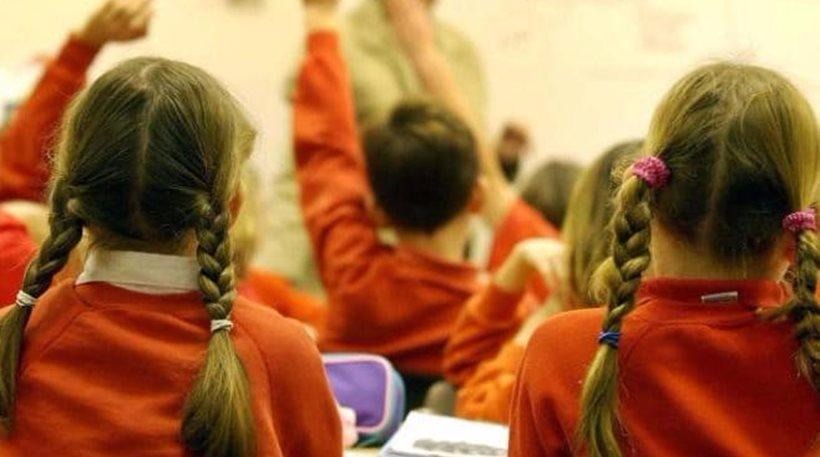 Βρετανία: Σχολείο απαγορεύει σε μαθητές να σηκώνουν το χέρι για να πουν μάθημα