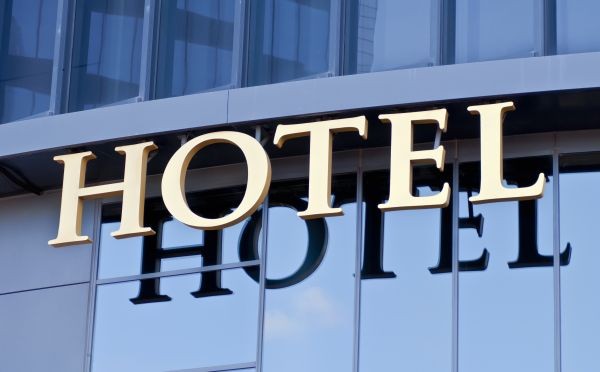 Tα 41 ξενοδοχεία που βγαίνουν στο «σφυρί»- Eπτά από αυτά στην Κρήτη 