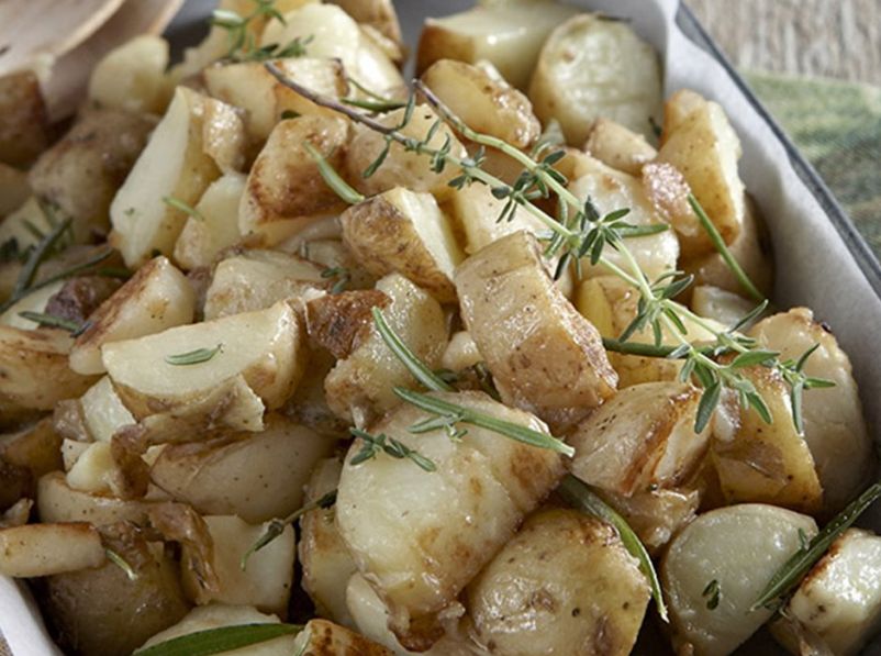 Πατάτες στο τηγάνι με θυμάρι, δεντρολίβανο και σκόρδο