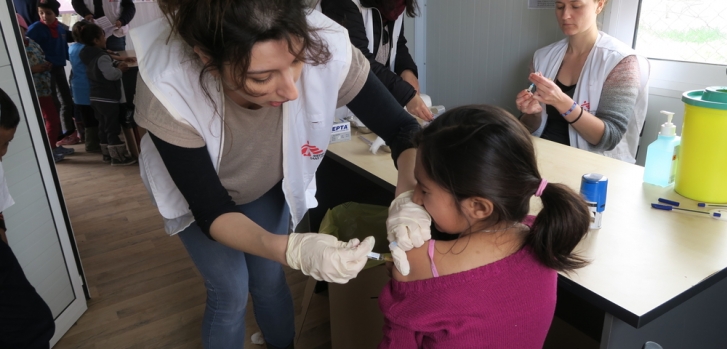 Περίπου 1.000 παιδιά εμβολίασαν οι Γιατροί Χωρίς Σύνορα στη Λέσβο