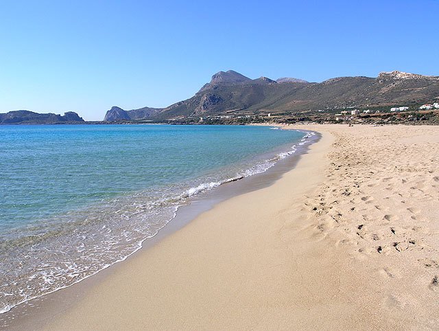 Παραλία στην Κρήτη χρεώνει τις ξαπλώστρες σαν να είσαι στη... Μύκονο! 