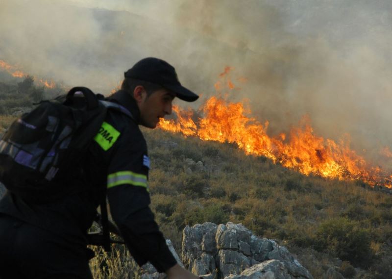 «Συναγερμός» για φωτιά στη Μυτιλήνη