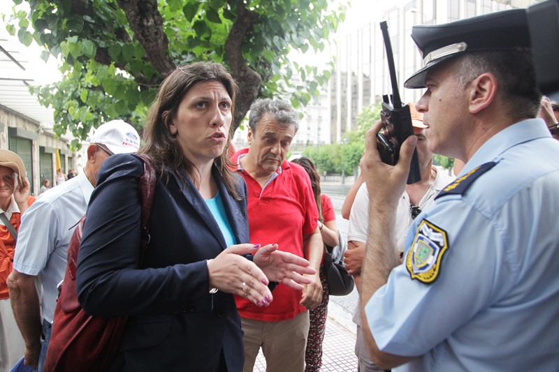 Συγχαρητήρια στον αστυνομικό που αντιμετώπισε την Κωνσταντοπούλου από τον Πανούση