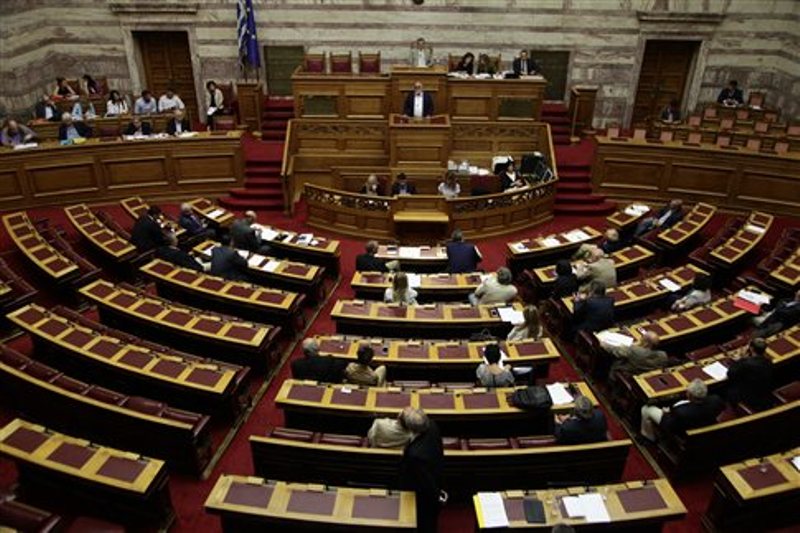 Υπερψηφίστηκαν από τη Βουλή τα αντισταθμιστικά για την απώλεια του ΕΚΑΣ 