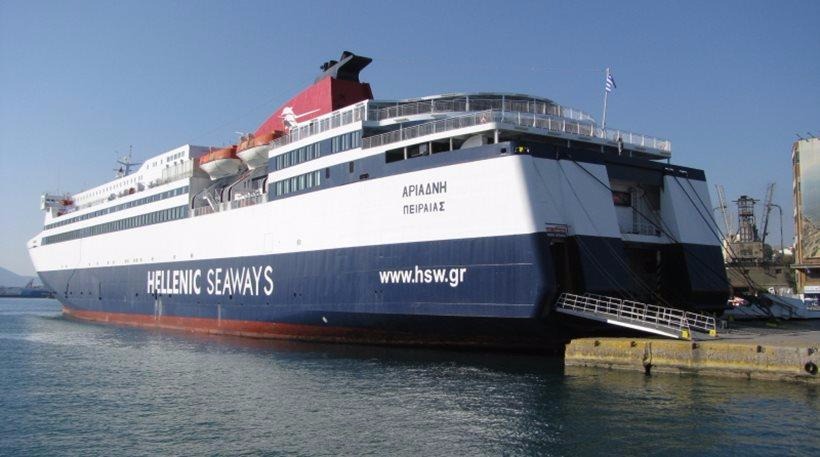 Πλοίο με 586 επιβάτες προσέκρουσε σε προβλήτα στο λιμάνι του Πειραιά