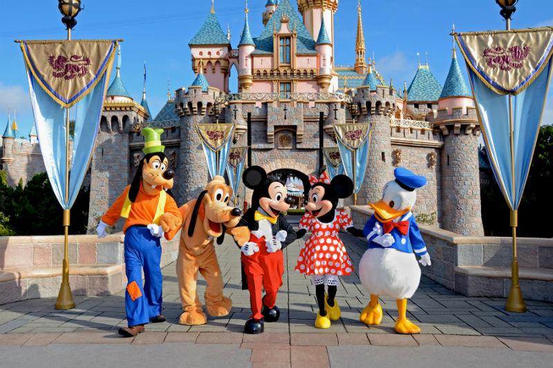 H Disneyland ψάχνει προσωπικό στην Ελλάδα! 