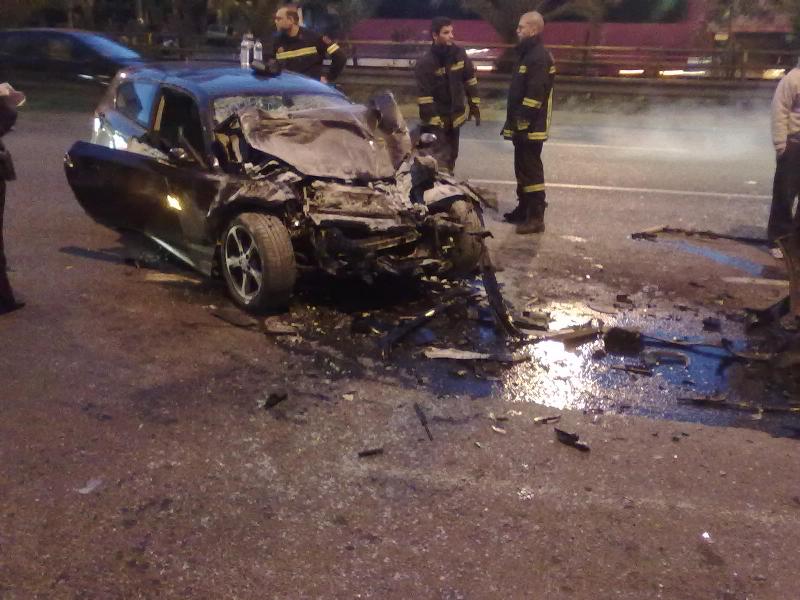 Τροχαίο δυστύχημα με μία νεκρή στη Λάρισα - Το αυτοκίνητο κόπηκε στα δύο