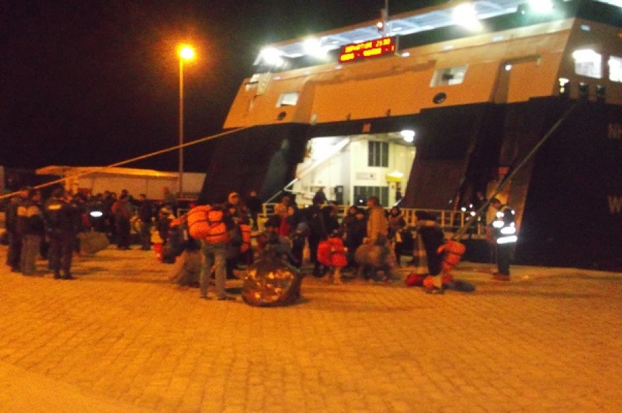 Εφτασαν οι πρόσφυγες στην Κρήτη για να εγκατασταθούν 