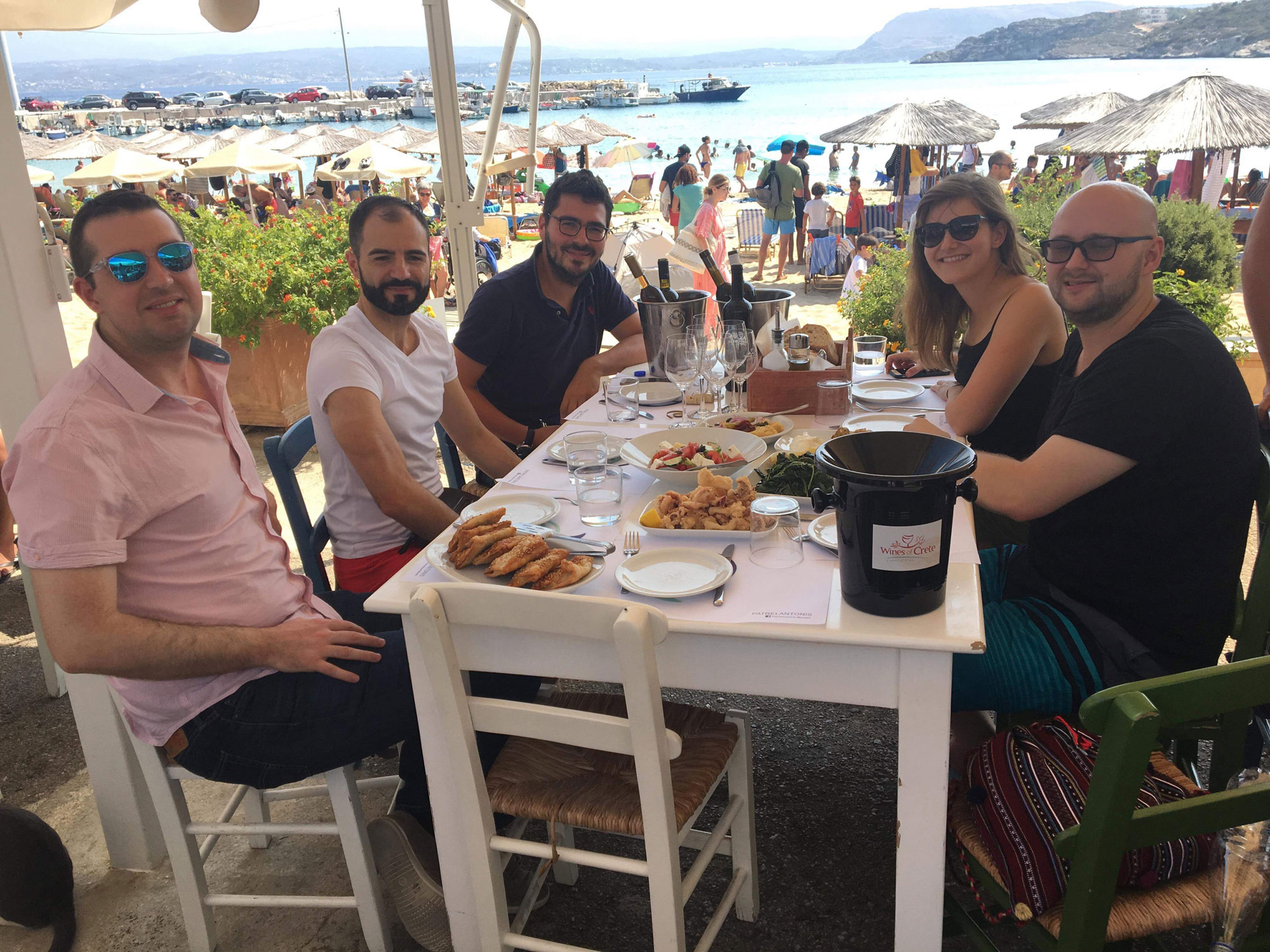 Σημαντικοί οινοχόοι και Master of Wine βρέθηκαν στην Κρήτη για να γνωρίσουν το κρητικό κρασί