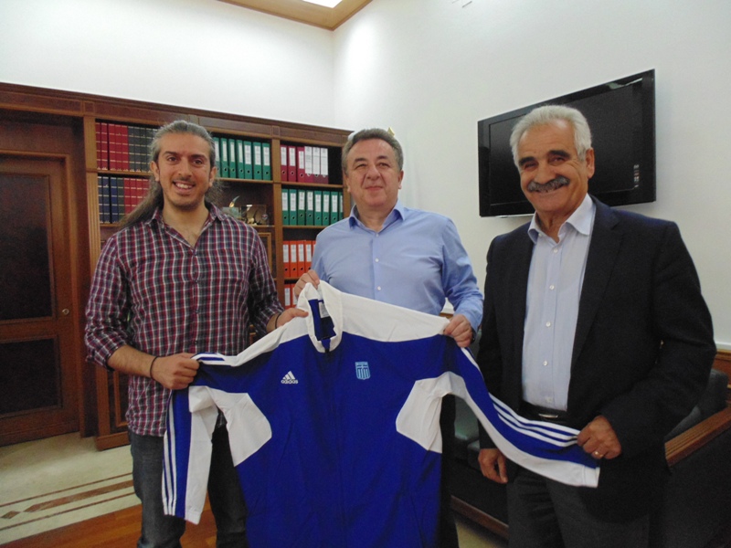 Ο Γιάννης Χαρούλης βάζει την φανέλα της Εθνικής για την μεγαλύτερη γιορτή του αθλητισμού στην Κρήτη