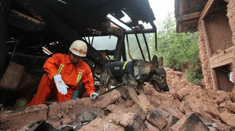 Φονικός σεισμός στην Κίνα: Νεκροί, τραυματίες και εγκλωβισμένοι από τα 7 Ρίχτερ (vids) 
