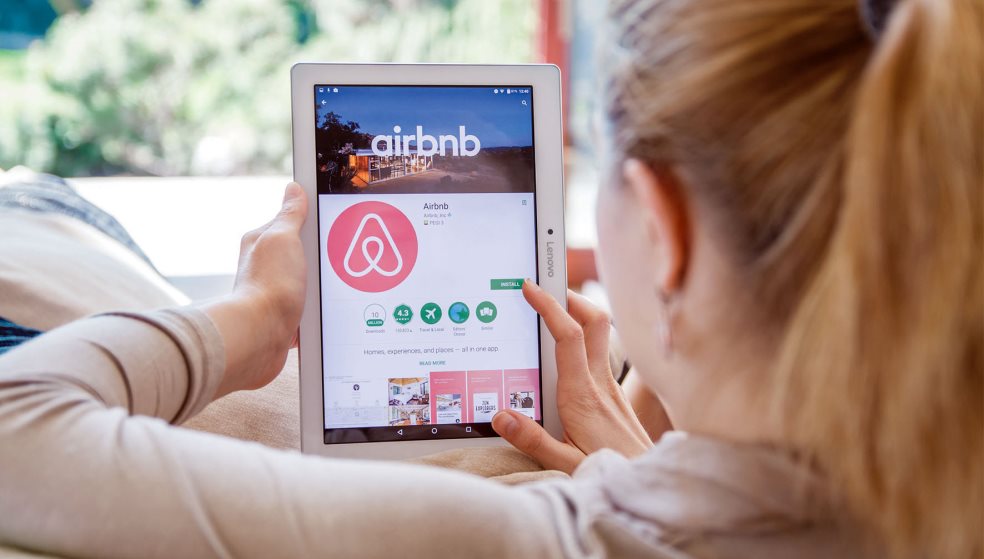 Η εφορία ψάχνει όσους νοικιάζουν στην Airbnb - Χιλιάδες και στην Κρήτη