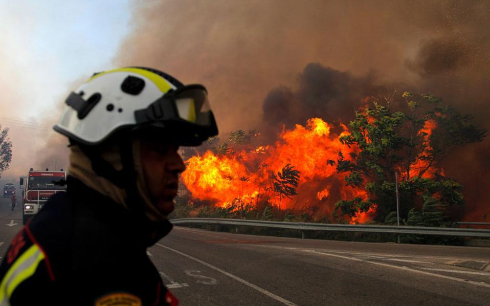 Ισπανία: 700 κάτοικοι και τουρίστες εκκένωσαν την πόλη Ουέλβα λόγω πυρκαγιών στα νότια