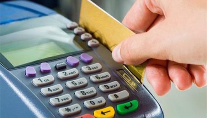 Χαμηλές τραπεζικές προμήθειες στις συναλλαγές με κάρτες ζητούν βουλευτές του ΣΥΡΙΖΑ 