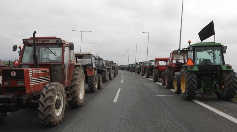 Ζεσταίνουν τα τρακτέρ τους οι αγρότες των Τρικάλων για το συλλαλητήριο της Δευτέρας