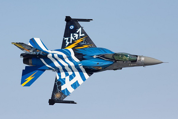 Το μαχητικό αεροσκάφος ZEYΣ θα «σκίσει» τον ουρανό του Ηρακλείου στη μνήμη του Σήφη! (pics)