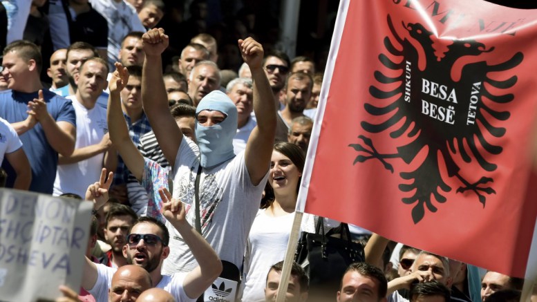 Προκαλούν πάλι οι Αλβανοί: Επίθεση κατά Ελλήνων μειονοτικών στη Χειμάρρα