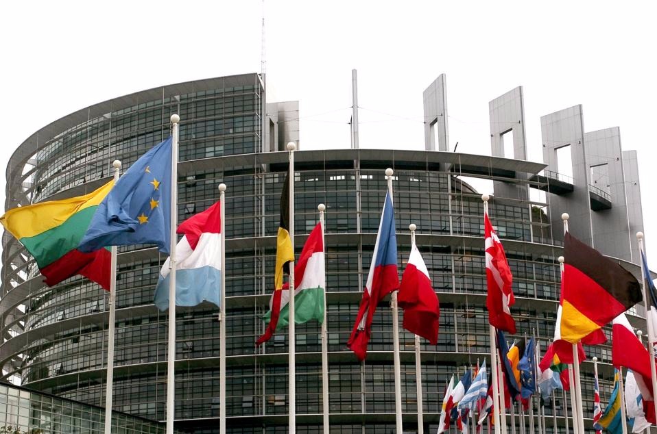 Οι αρχές προστασίας των καταναλωτών της ΕΕ ζητούν από Facebook, Google, Twitter να αλλάξουν τους όρους υπηρεσιών τους στην Ευρώπη