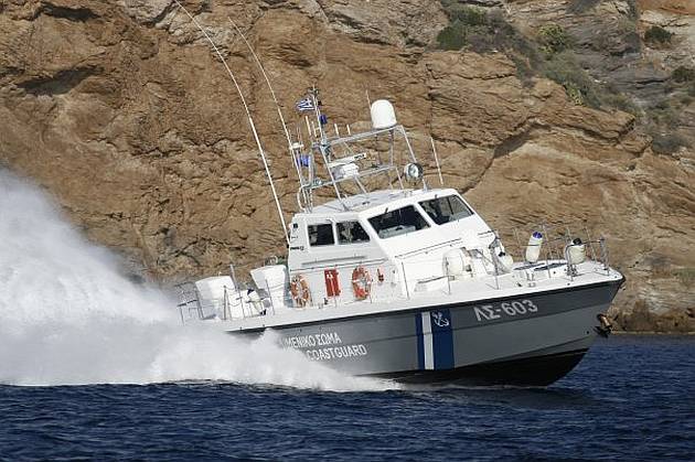 Σκάφος με μετανάστες στην Κρήτη χτύπησε σε βράχια- Aυριο θα συνεχιστει η επιχείρηση 
