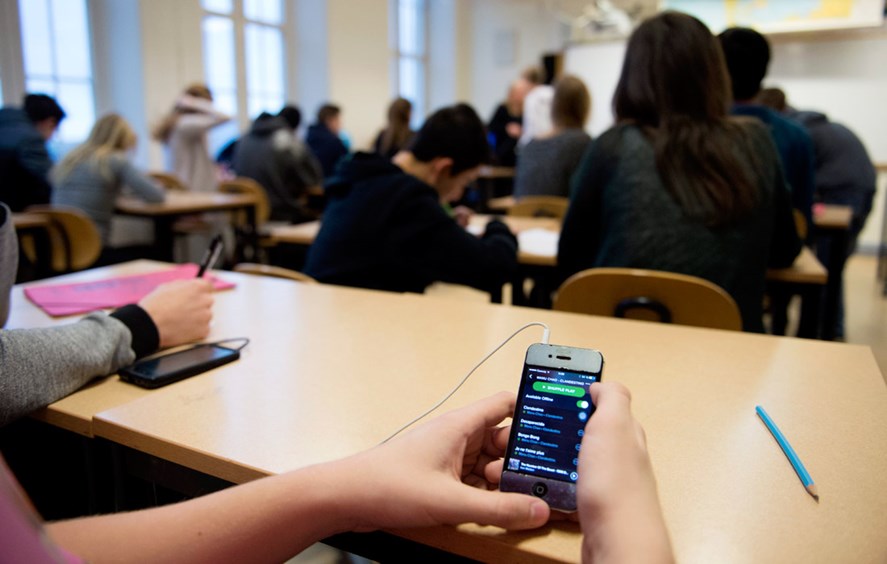 Νέα εγκύκλιος από το Υπουργείο:Τέλος τα κινητά και οι κάμερες για τους μαθητές μέσα στα σχολεία