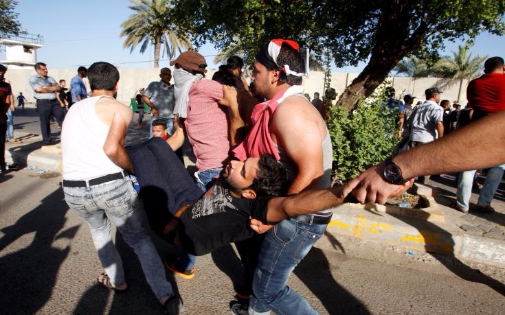Συγκρούσεις μεταξύ αστυνομικών και διαδηλωτών στη Βαγδάτη