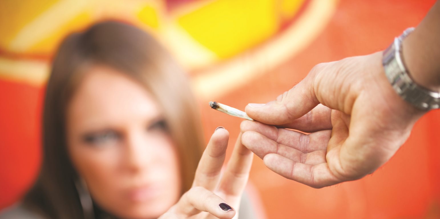 Μαθήτρια κάπνισε χάσις: Πήρε εξιτήριο - «Σαρώνει» το τσιγαριλίκι στους εφήβους