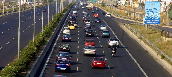Τέλη κυκλοφορίας: Η κυβέρνηση θα ρίξει το βάρος στα νεότερα αυτοκίνητα