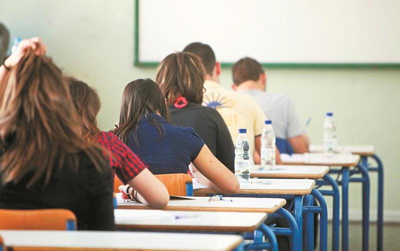 Στις τέσσερις οι λιποθυμίες μαθητών την ώρα των πανελληνίων εξετάσεων στα σχολεία της Κρήτης 