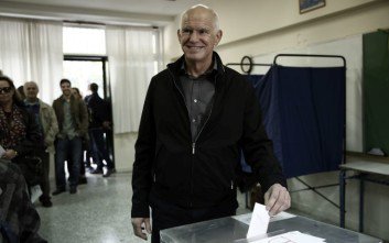 Στο Ηράκλειο ψήφισε ο Γιώργος Παπανδρεου- Το μήνυμα που έστειλε... 