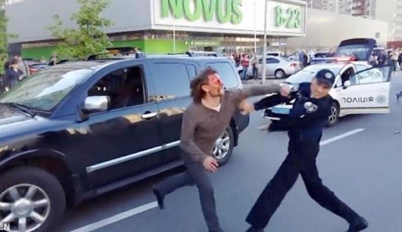 Απίστευτος καβγάς Ολυμπιονίκη της πάλης με 7 αστυνομικούς (video)