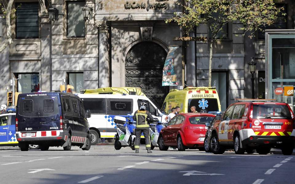 Τρομοκρατική επίθεση στη Βαρκελώνη- Επίθεση με νεκρούς και τραυματίες στον πιο κεντρικό σημείο (pics)  