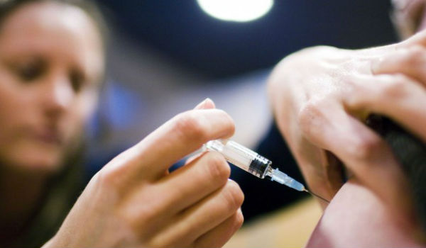 Δεν βάζουν στη λίστα το εμβολιο για τη μηνιγγίτιδα- Το θέμα και στην Ευρωβουλή 