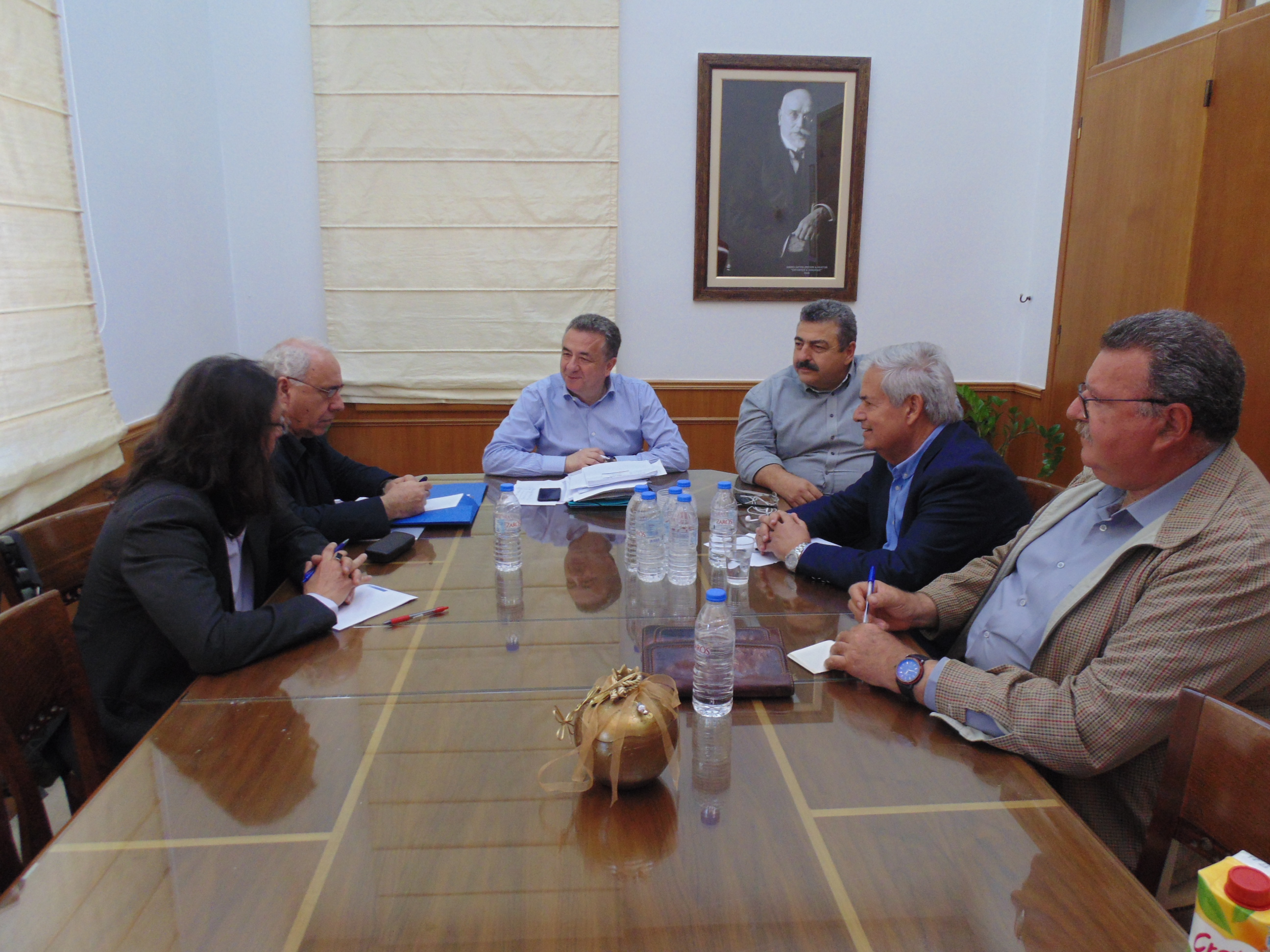 Προχωρά η ηλεκτρική διασύνδεση της Κρήτης-Συνάντηση στην Περιφέρεια με ΑΔΜΗΕ 