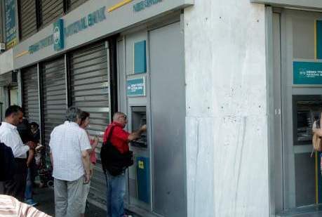 Την Πέμπτη ανοίγουν 850 υποκαταστήματα τραπεζών για τους συνταξιούχους που δεν έχουν κάρτα 