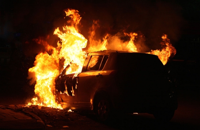 Κρήτη: Ολοσχερώς κάηκε αυτοκίνητο που πήρε φωτιά εν κινήσει