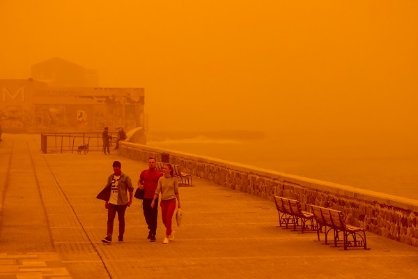 Οδηγίες από την Περιφέρεια Κρήτης για τη νέα επέλαση της σκόνης
