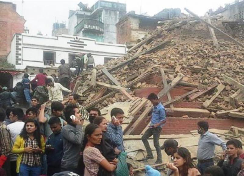 Δύο νεκροί και χιλιάδες καταστροφές στο Νεπάλ μετά τον σεισμό των 7,7R