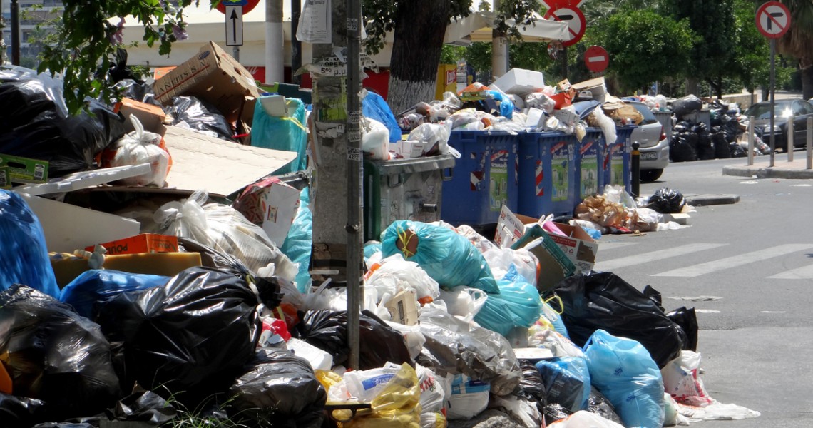 Ηράκλειο:«Απελπισία σε γειτονιές με χωρίς νερό, σκουπίδια, κουνούπια και εγκατάλειψη»- Η επιστολή ενός πολιτη