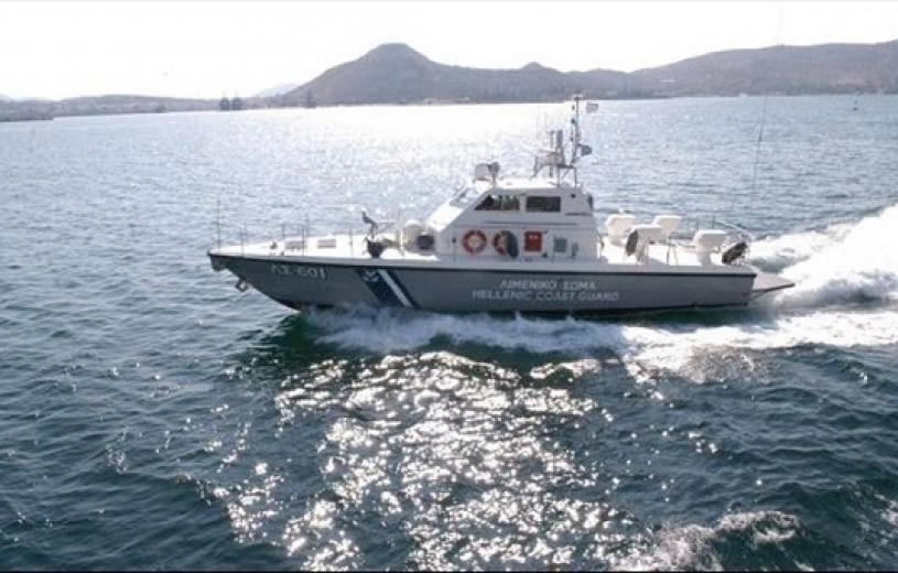 Φορτηγό πλοίο με μεγάλη ποσότητα παράνομων όπλων εντοπίστηκε νότια της Κρήτης