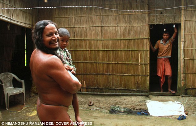 Αγρότης στην Ινδία κυκλοφορεί γυμνός εδώ και 40 χρόνια 