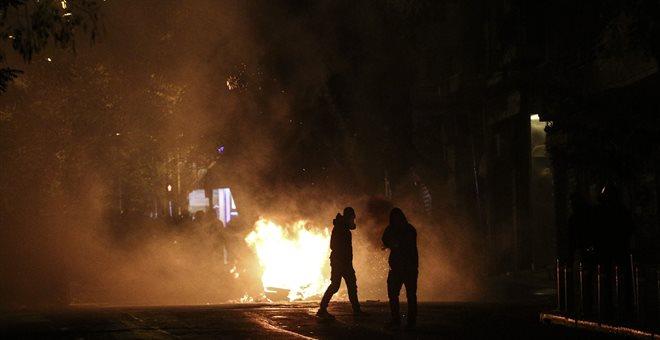 Νέες επιθέσεις με μολότοφ στο κέντρο της Αθήνας