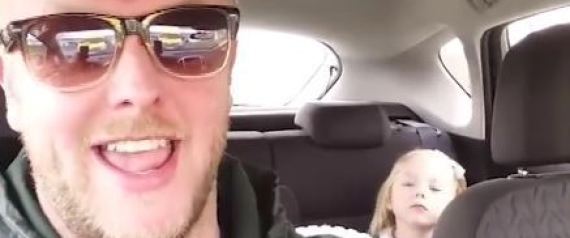 Είναι viral: Μπαμπάς εξηγεί στην 4χρονη κόρη του γιατί δεν πρόκειται να έχει αγόρι! (vid) 